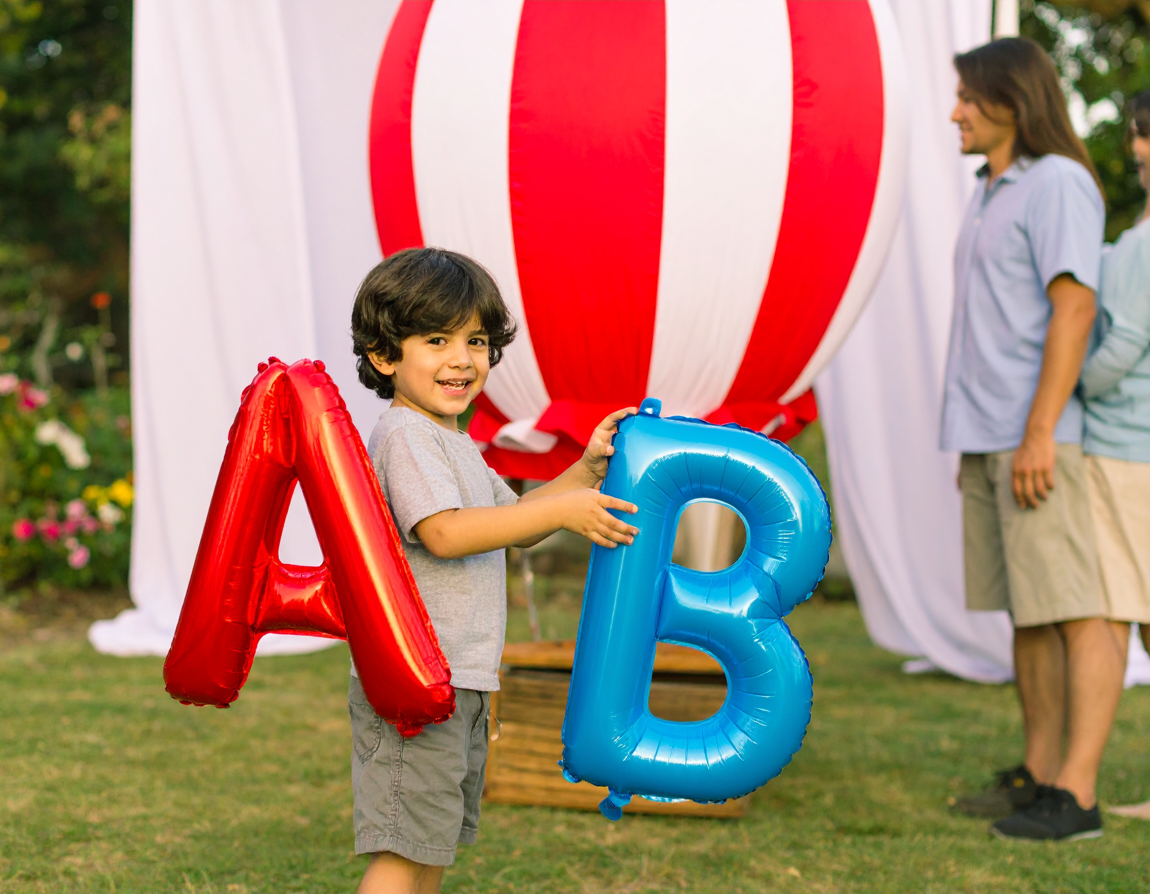 آیا دوزبانگی باعث تأخیر در گفتار کودکان می‌شود؟ حقیقت یا افسانه؟ 🤔